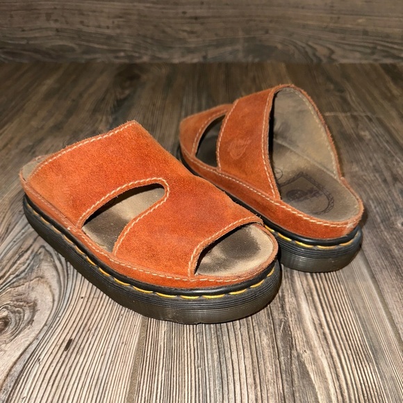 Vintage Dr. Martens 90’s Orange Suede Slide Sandals
Classic Yellow Stitch Size 6 - Picture 1 of 9